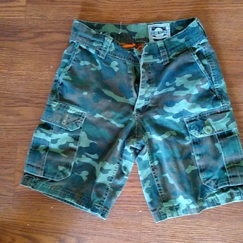 Free world Camouflage Carpenter Shorts kids size 10